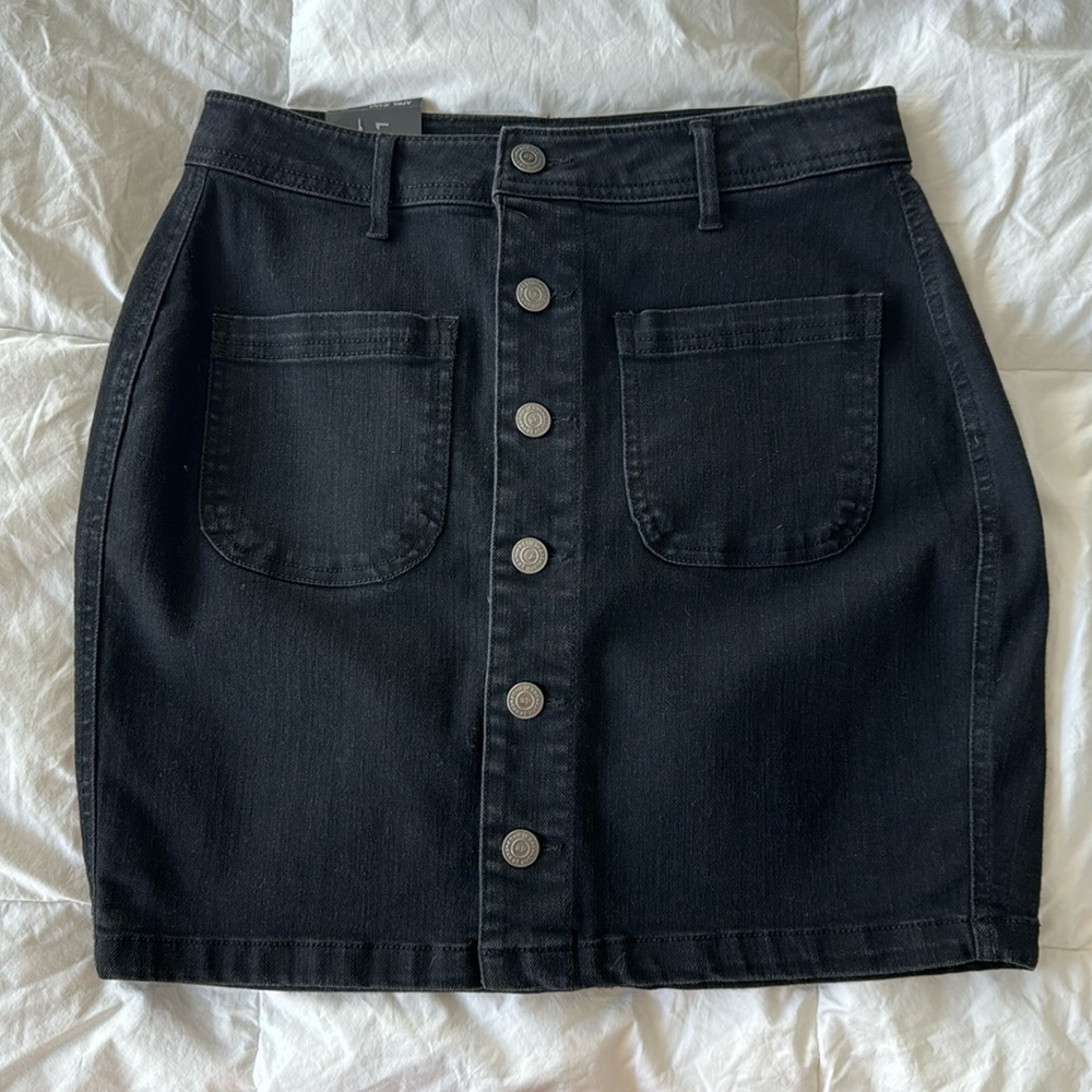 NWT button front denim skirt